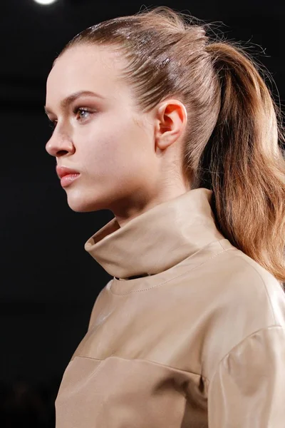 Look 16